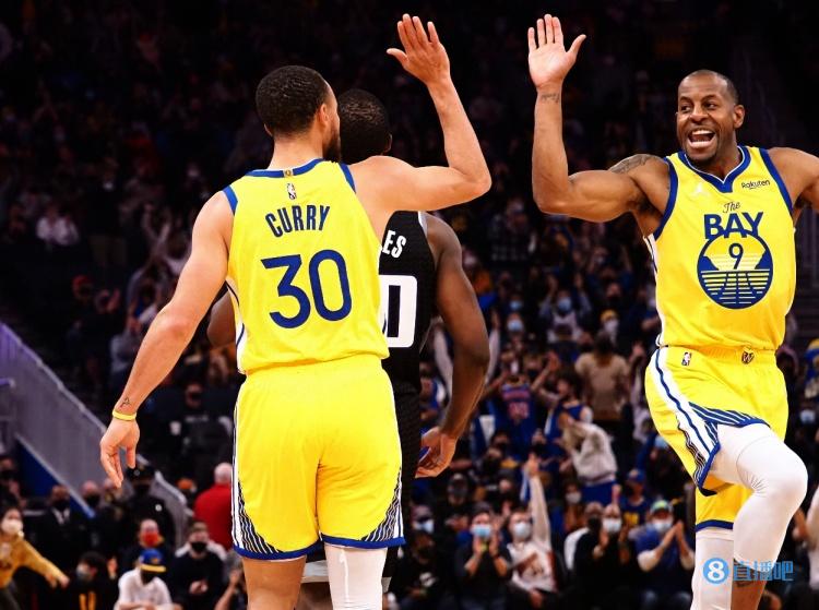 库里：期待伊戈达拉的赛季首秀 他在攻防两端依然是那个一哥