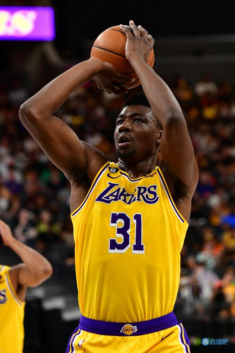 贝弗利:TB一直很努力 不知道戴维斯受伤跟他的爆发有没有关系