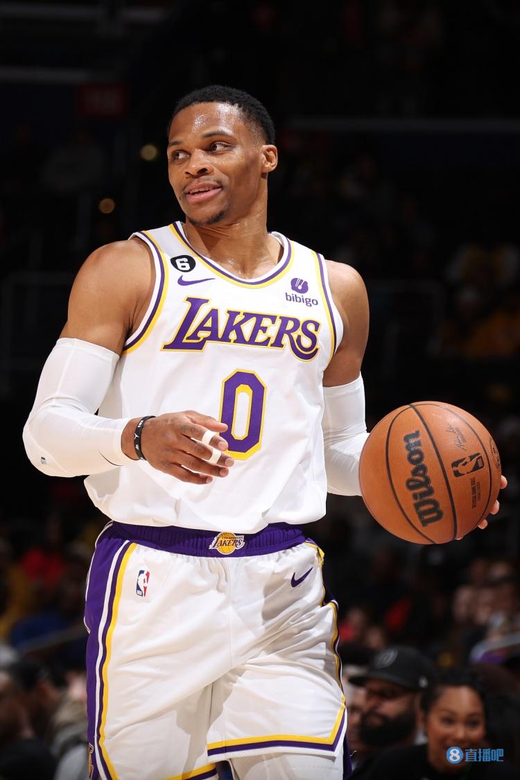 表现全面!威少半场8中4贡献12分5板6助 但也出现7失误