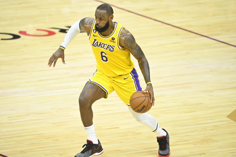 明日湖人战掘金 詹威大概率出战 AD里夫斯沃克继续缺战