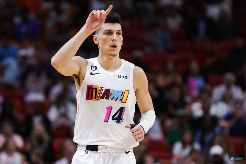 一击毙命!希罗压哨三分绝杀 全场20中10贡献29分9板6助