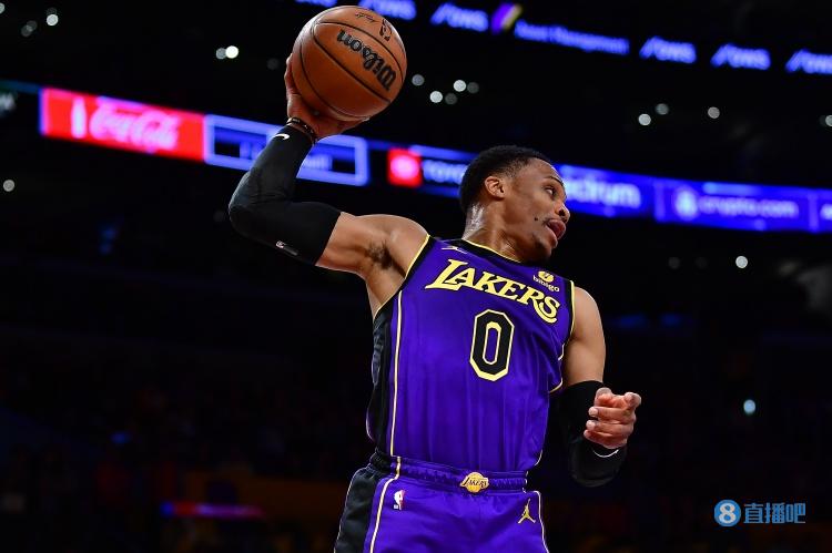 灾难！威少上半场9投1中得到4分3篮板4助攻 出现3次失误