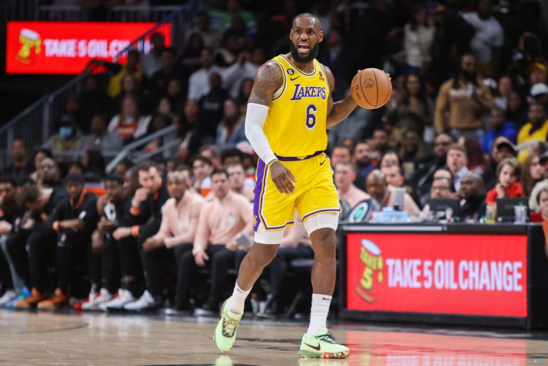 詹姆斯谈上季错失得分王：出战毫无意义的比赛对我来说太老套了