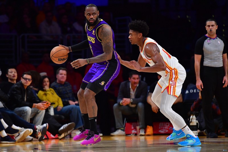 湖人VS老鹰述评：无解冲锋！老詹四连攻筐诛心 后卫内卷欢乐多