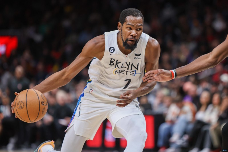 Shams：杜兰特至少将缺战3-4周 乐观认为可能会在全明星前复出