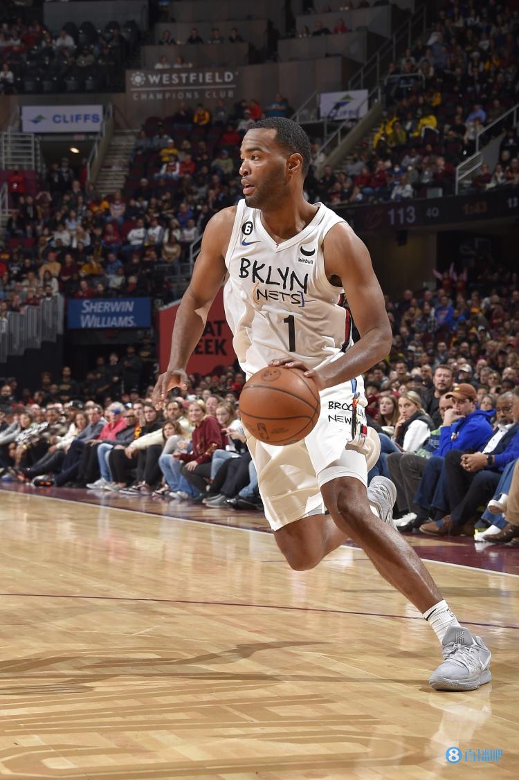 沃恩谈球队轮换:不会增加沃伦的负担 轮换名单还需要观察