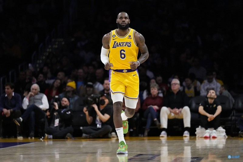 明日湖人战灰熊 詹姆斯因左脚踝酸痛出战成疑