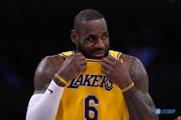 詹姆斯:我没考虑得分纪录 我投篮的同时依然会想着分配球