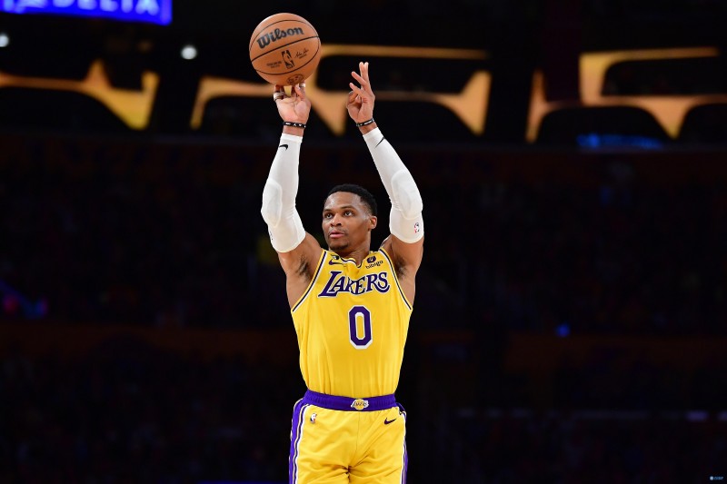 手感不好就喂饼!威少首节4投全失0得分入账&2失误 但送出5助攻