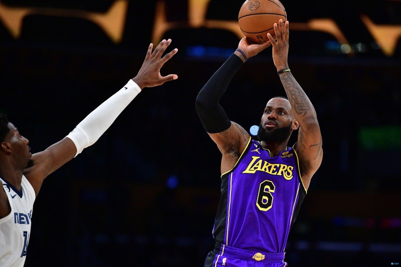 白曼巴:詹姆斯不只是在追逐贾巴尔 目前的他是最强湖人詹