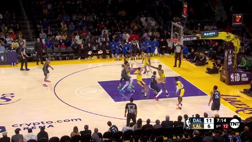 ?东契奇35+14+13 詹姆斯24+16+9 独行侠双加时力克湖人