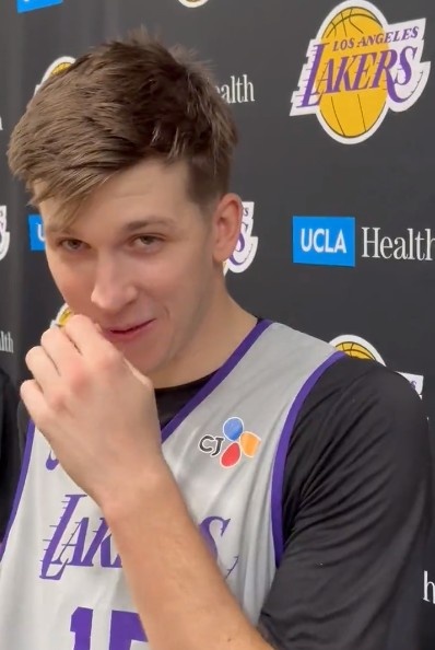 球队不愿用你换欧文!里夫斯微笑:我想留在这 这对我意义重大