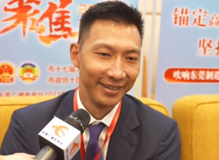 易建联：没有观众的比赛对我们来说很煎熬 也缺点意思