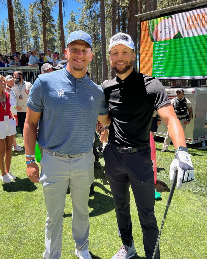 ?️♂️库里晒高尔夫合照:超级碗冠军!恭喜马霍姆斯!