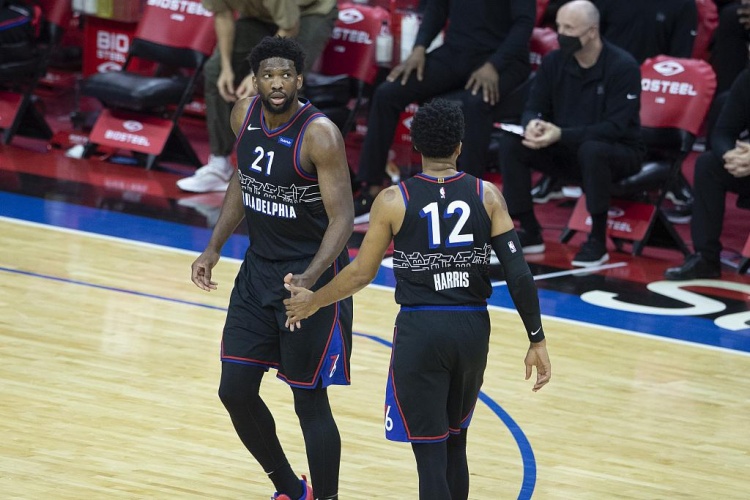 有毒!76人末节仅3个运动战进球 除哈登和马克西之外其他人12中0