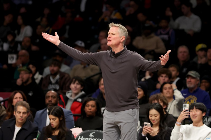 科尔:我们替补的发挥比赛季初好很多 快船本场配得上赢球