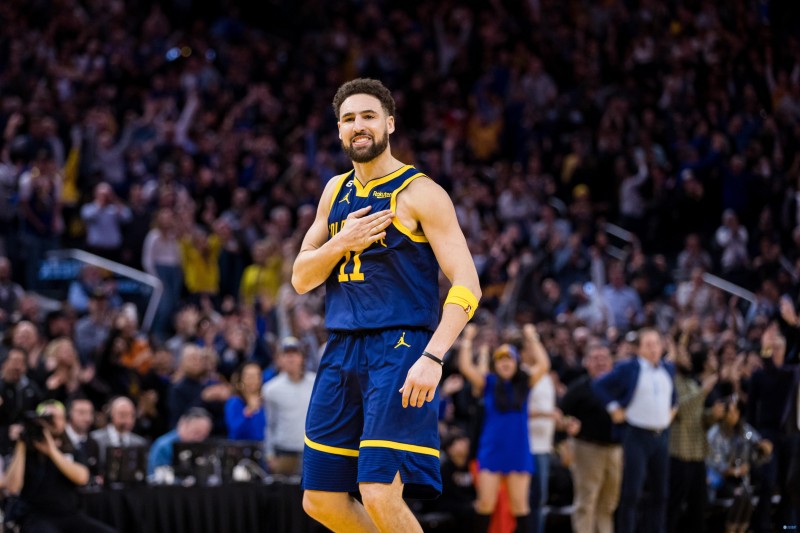 及时调整!克莱21中10拿到27分5助 次节13分