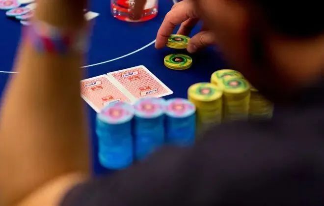 【EV扑克】教学:面对这3种类型的德州扑克牌手,不去剥削就是犯傻