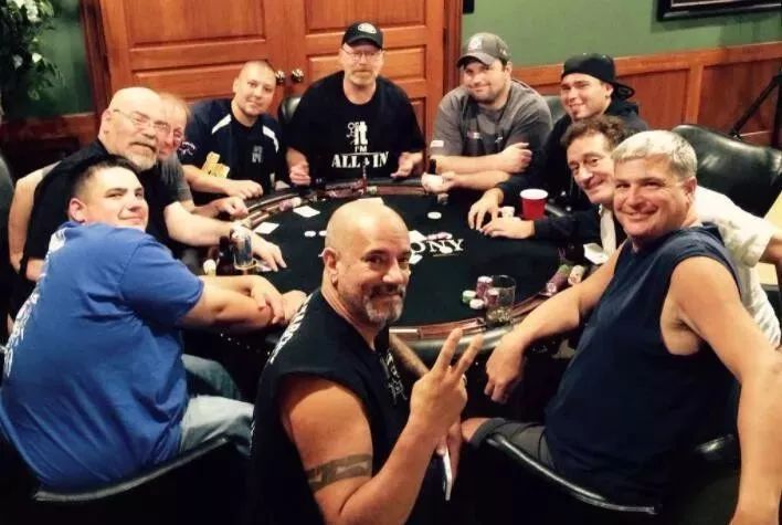 【EV扑克】教学:碰到这3种牌,别迷恋!翻前记得赶快甩掉