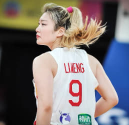 大发体育-李梦首度公开回应小三丑闻:总有一天真相大白,大发助力你的致富之路!