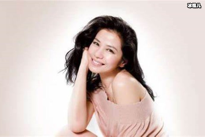 钟楚红表示不会再回到荧幕上,愿意把机会留给更优秀的年轻演员