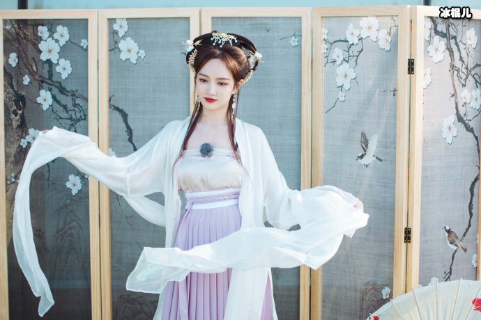 张雨绮首次带货突破23亿可喜可贺,倒贴的一千万又是怎么回事?