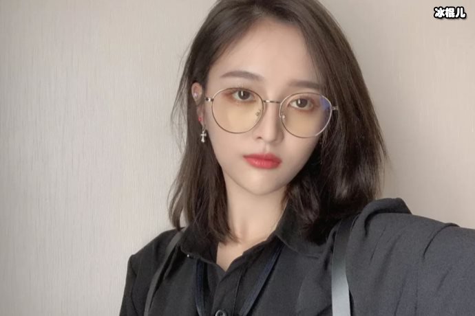 网传吴宣仪拼车去参加活动,队友和公司证词不符引发粉丝疑虑