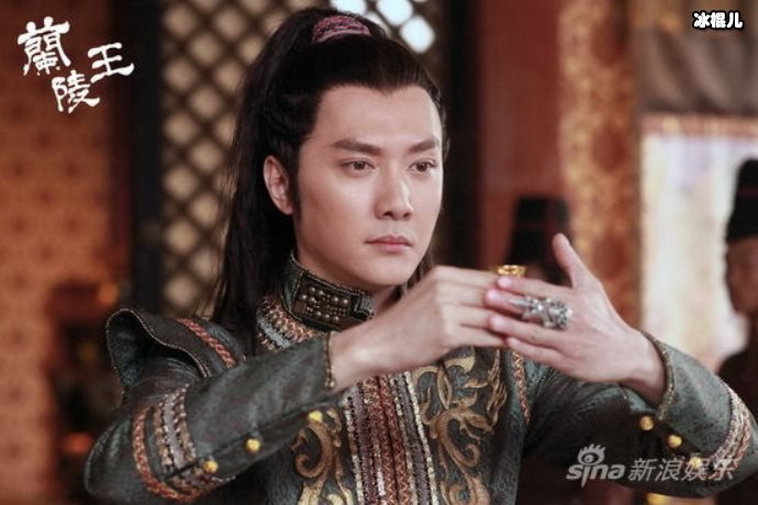 赵丽颖与冯绍峰牵手逛街,破婚姻不和的传闻打脸造谣者