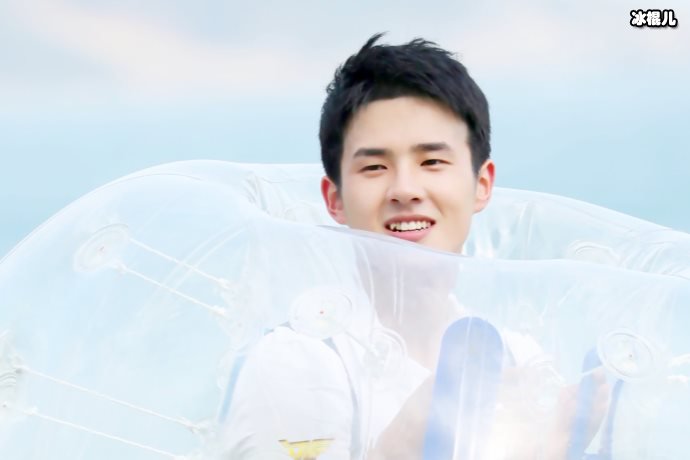 刘昊然近照曝光长成了雷佳音,模样大变网友以为开了大头特效