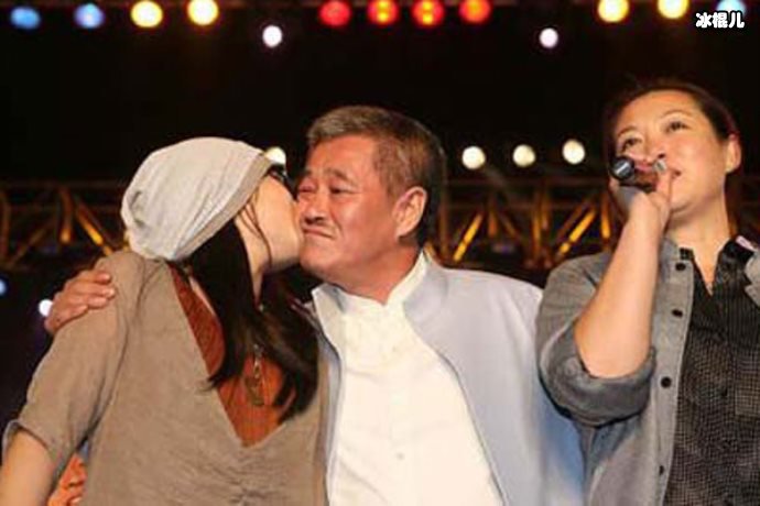 赵本山把他当亲儿子,他却睡了8名女粉丝断送自己还连累师傅