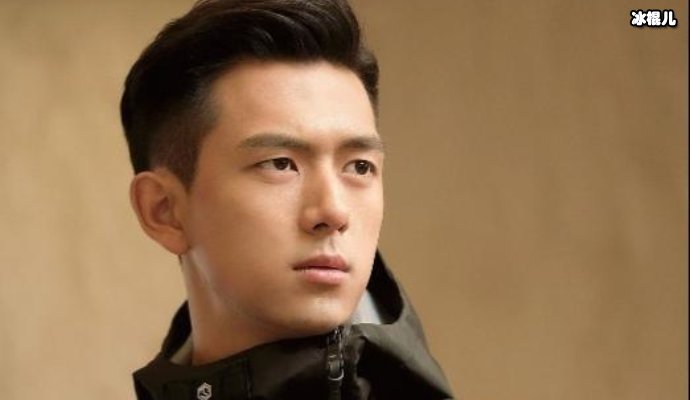 年度梗王出现!李现爆笑接梗:淡黄的长裙火红的裤衩