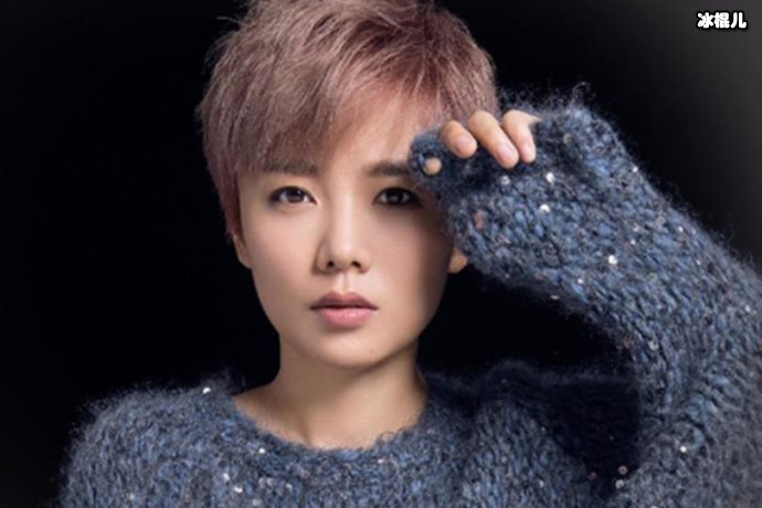 许飞离场后发文姐姐称呼成亮点,万茜张萌在评论区为她加油