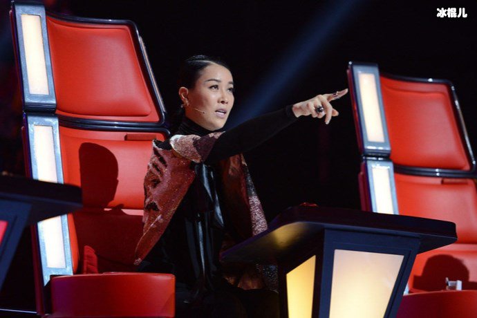 她是《好声音》最年轻的冠军,因独特唱法爆红一年后便消失了