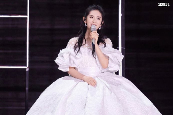 谢娜参加节目直接拿出贴身衣物,所有男嘉宾都看呆了