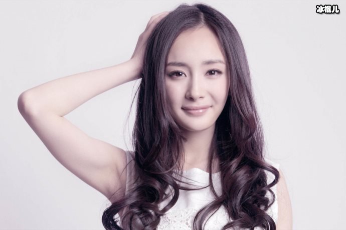 杨幂的皮裤单品引人注目,或许是下一个皮裤明星吗?