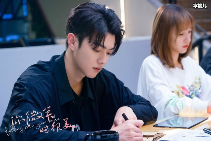 许凯与白鹿传出恋情、同居绯闻,欢娱影视第一时间进行辟谣