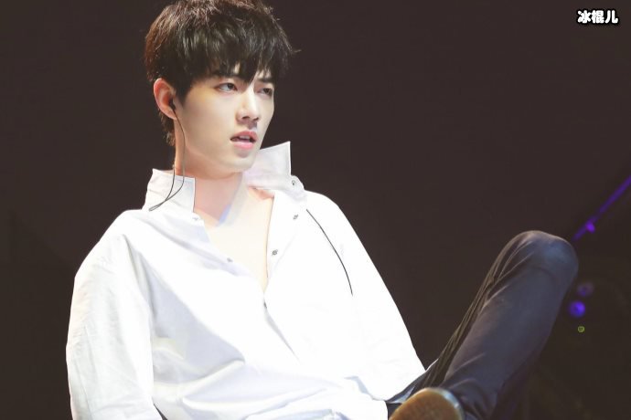 肖战粉丝又闹笑话,发博炫耀哥哥获品牌力被揭穿海报是陈坤的