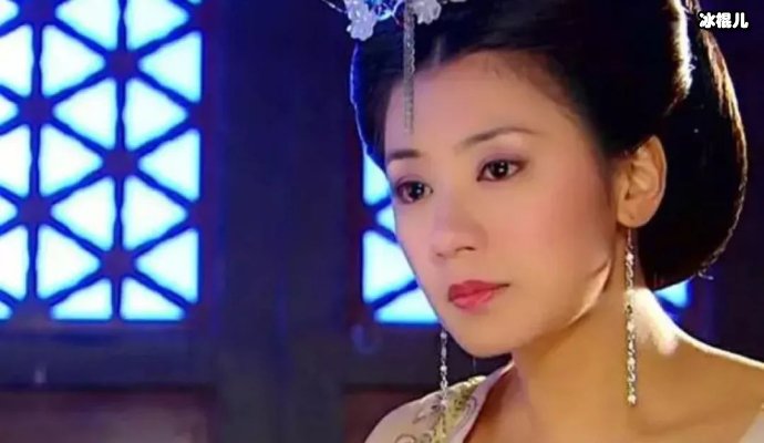 贾静雯给三女儿准备爱莎公主生日礼物,抵御不住好奇先玩起来了