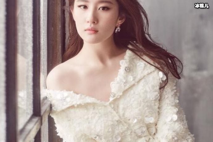 刘亦菲时尚封面出炉,网友直呼:花木兰本人