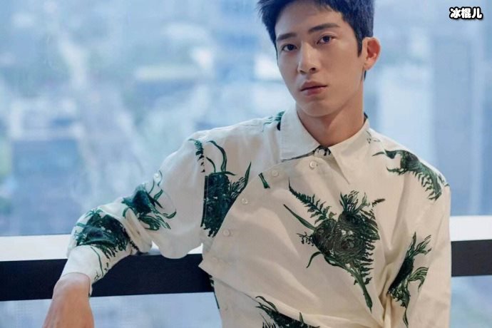 井柏然给杨紫放烟花,新剧甜蜜感满满网友喊话在一起