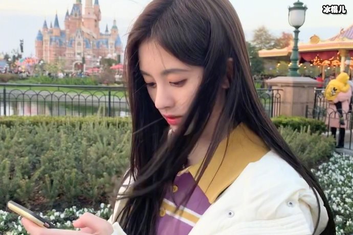 鞠婧祎头发造假,娱乐圈的“假”差她一个吗