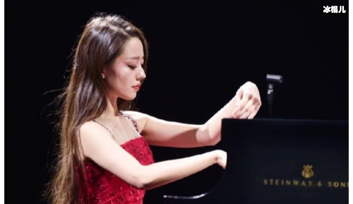 吉娜晒美照,定制手机壳十分吸睛