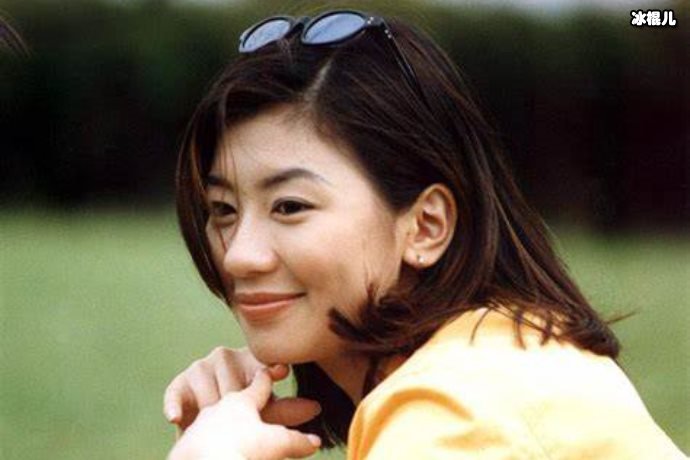 贾静雯晒出波妞和萧敬腾的合影,还把自己的女儿称作“萧波妞”