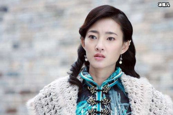 王丽坤被曝与男友到民政局领证闪婚,回应:还没稍安勿躁