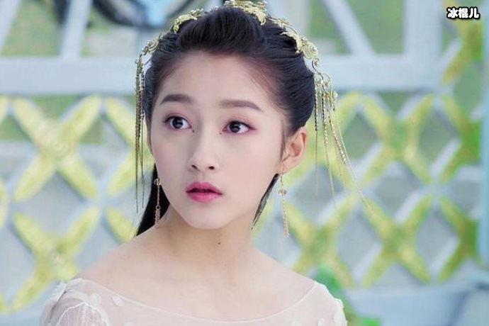 关晓彤开百万开豪车被喷,看看人家男友的车都闭嘴了羡慕不来的