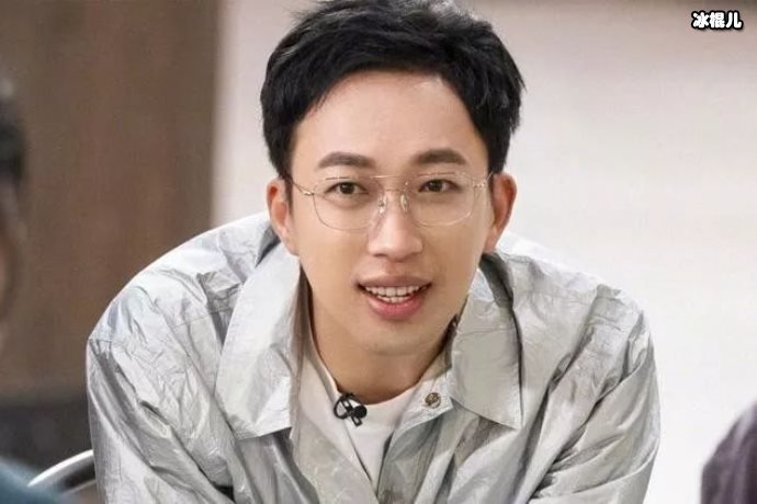 于正发长微博上瘾?英文字母故事暗示娱乐圈内幕引网友议论纷纷