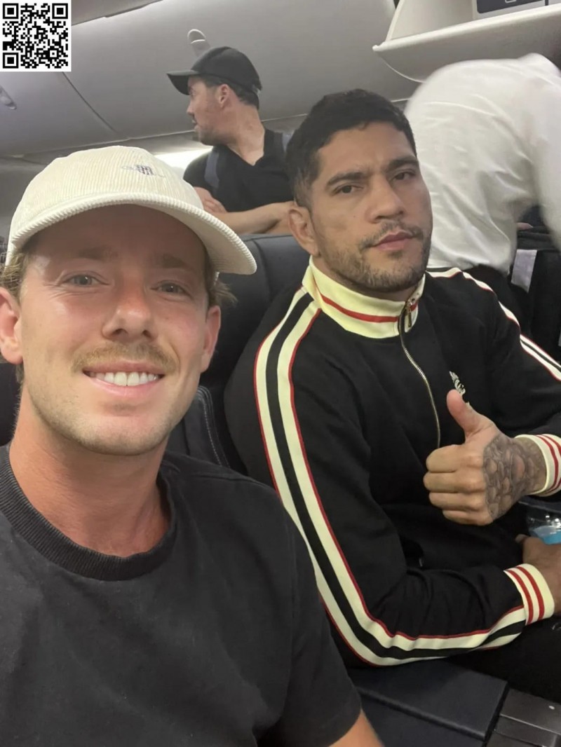 【EV扑克】用10万美元挑战打到100万?他即将做到了!