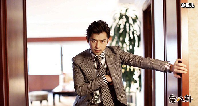 陈柏霖默认恋情上热搜, 被网友曝黑料众多!