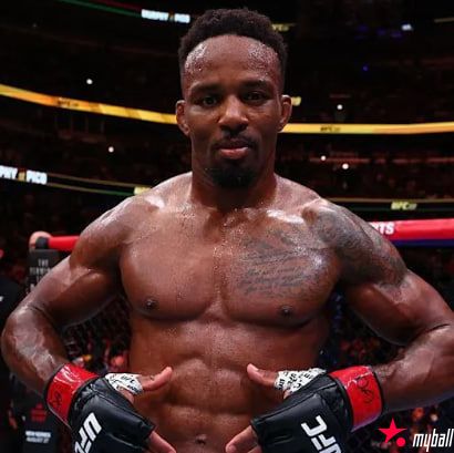 迈博体育 英国选手墨菲以惊艳的击倒对手赢得冠军