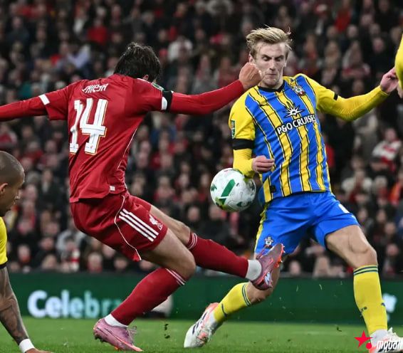 迈博体育 联赛杯-伊萨克首球埃基蒂克绝杀+染红 利物浦2-1